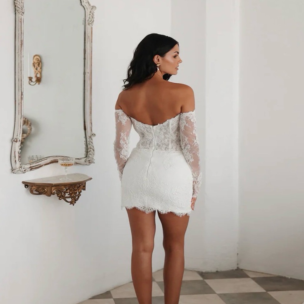 UNTAMED PETALS BY AMANDA JUDGE White Off-Shoulder Sleeveless Bodycon Dress